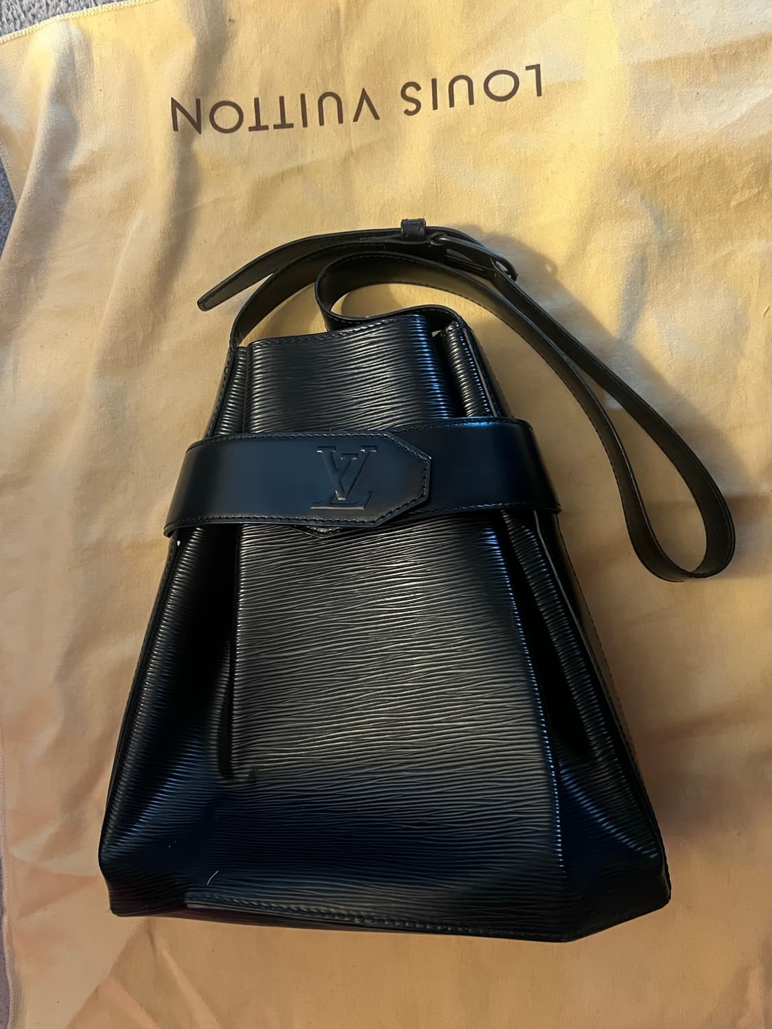 루이비통 에삐 삭데폴 PM 상품이미지1