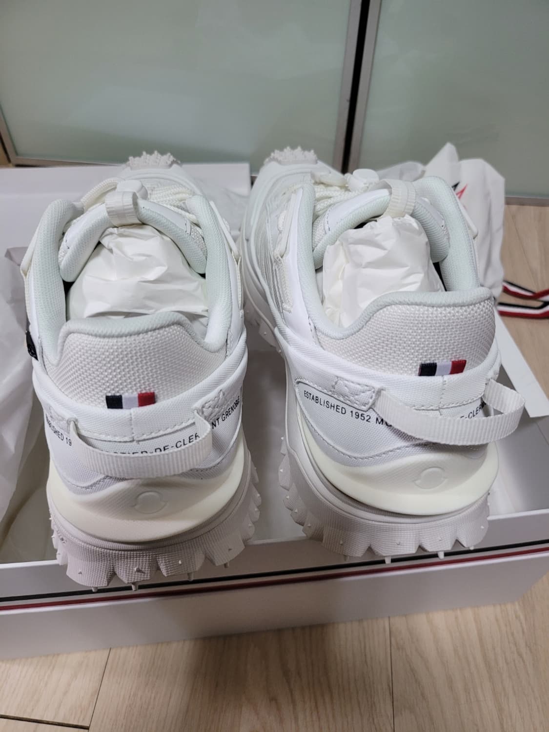 도시의 일상부터 설산의 정점까지, 몽클레르 트레일그립 GTX 화이트 상품이미지4