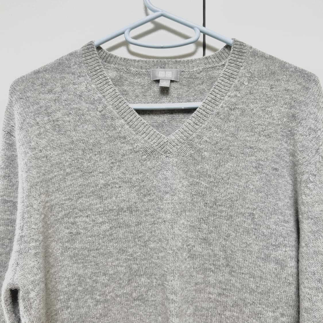 UNIQLO 유니클로 V넥 니트 회색 그레이 M 상품이미지2