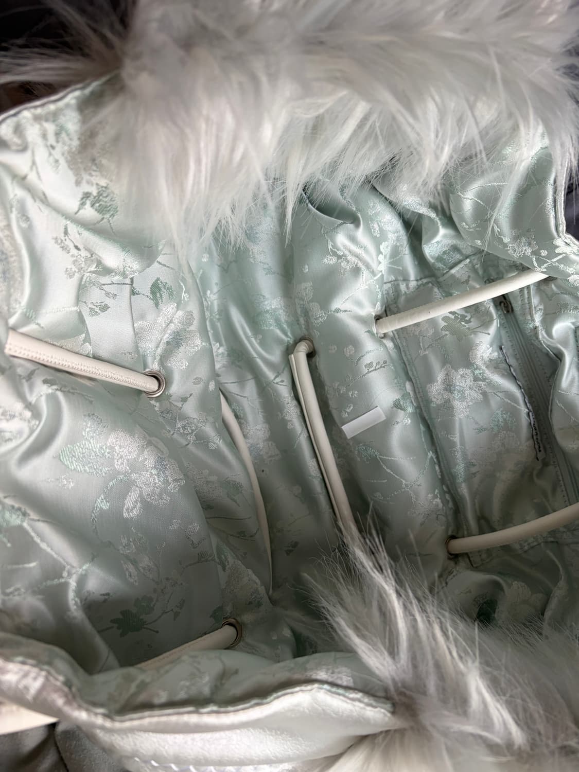 Fluffy Slouchy Satin Bag White/Ice Gray 상품이미지2