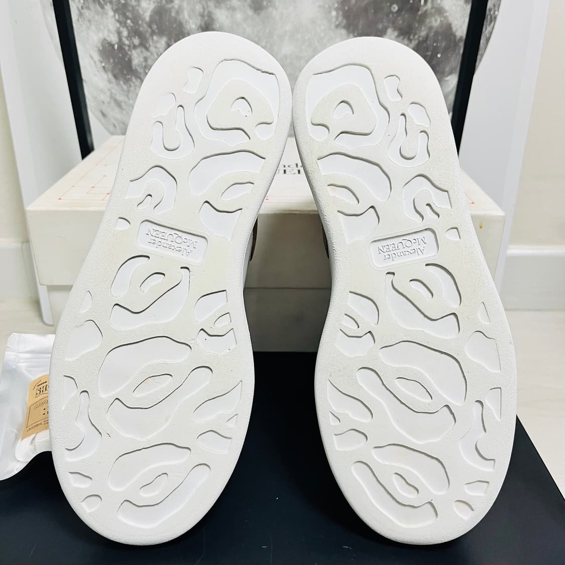 정품 40) 알렉산더 맥퀸 골드 오버솔 스니커즈 255~260 상품이미지5