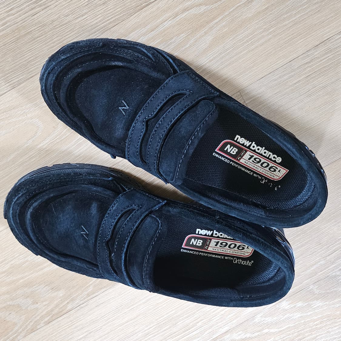 뉴발란스 스웨이드 로퍼 블랙 U1906LNT 상품이미지2