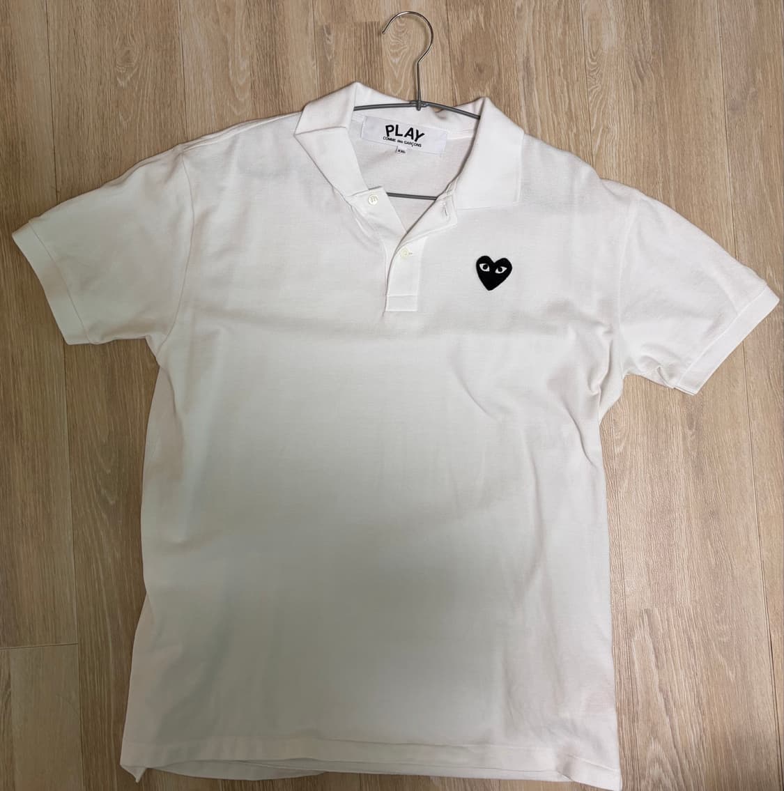 꼼데가르송 플레이 블랙하트 카라티 화이트 XXL 판매합니다 상품이미지1