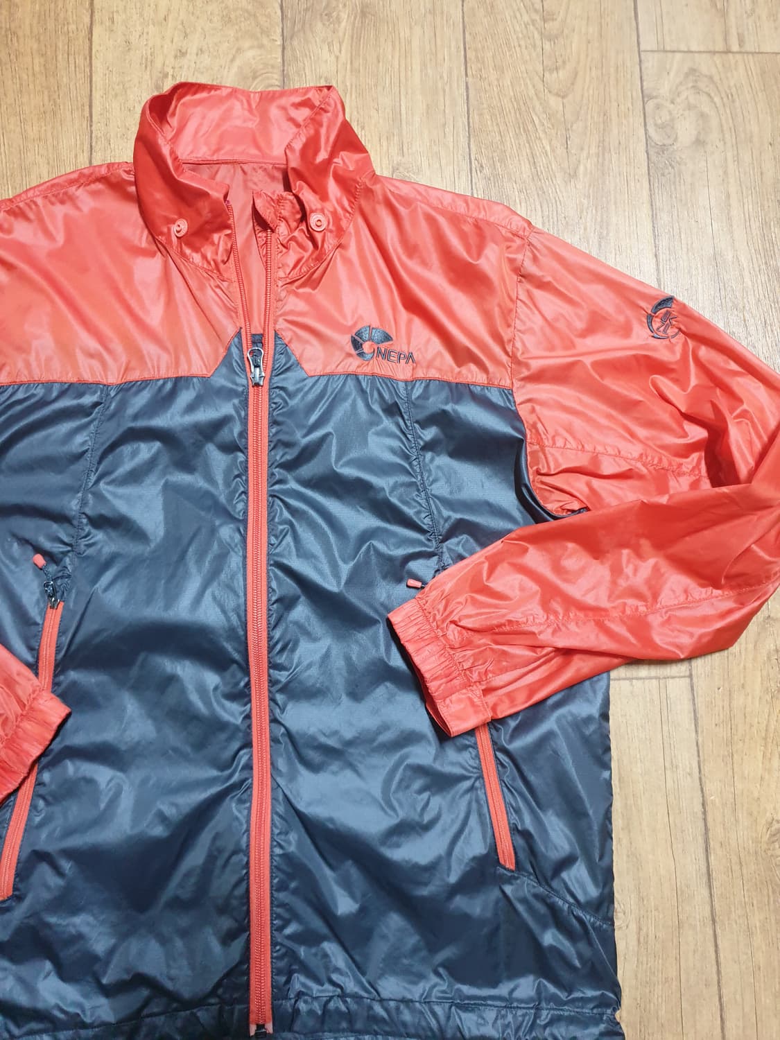 1155 네파 아웃도어 바람막이 95 사이즈입니다 상품이미지3