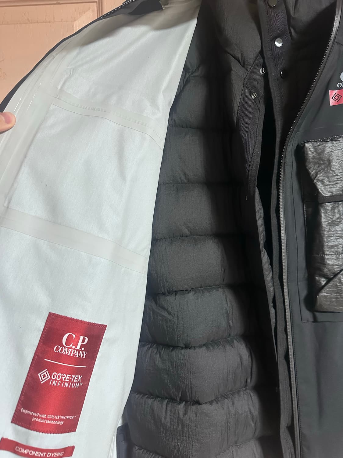 새상품급)씨피컴퍼니 고어텍스 패딩 상품이미지3