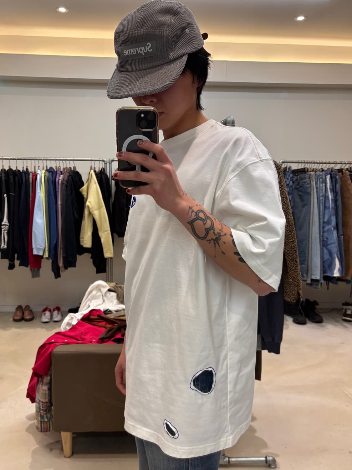 아더에러 디스토트 로고 스티치 홀 오버사이즈 티셔츠  상품이미지8