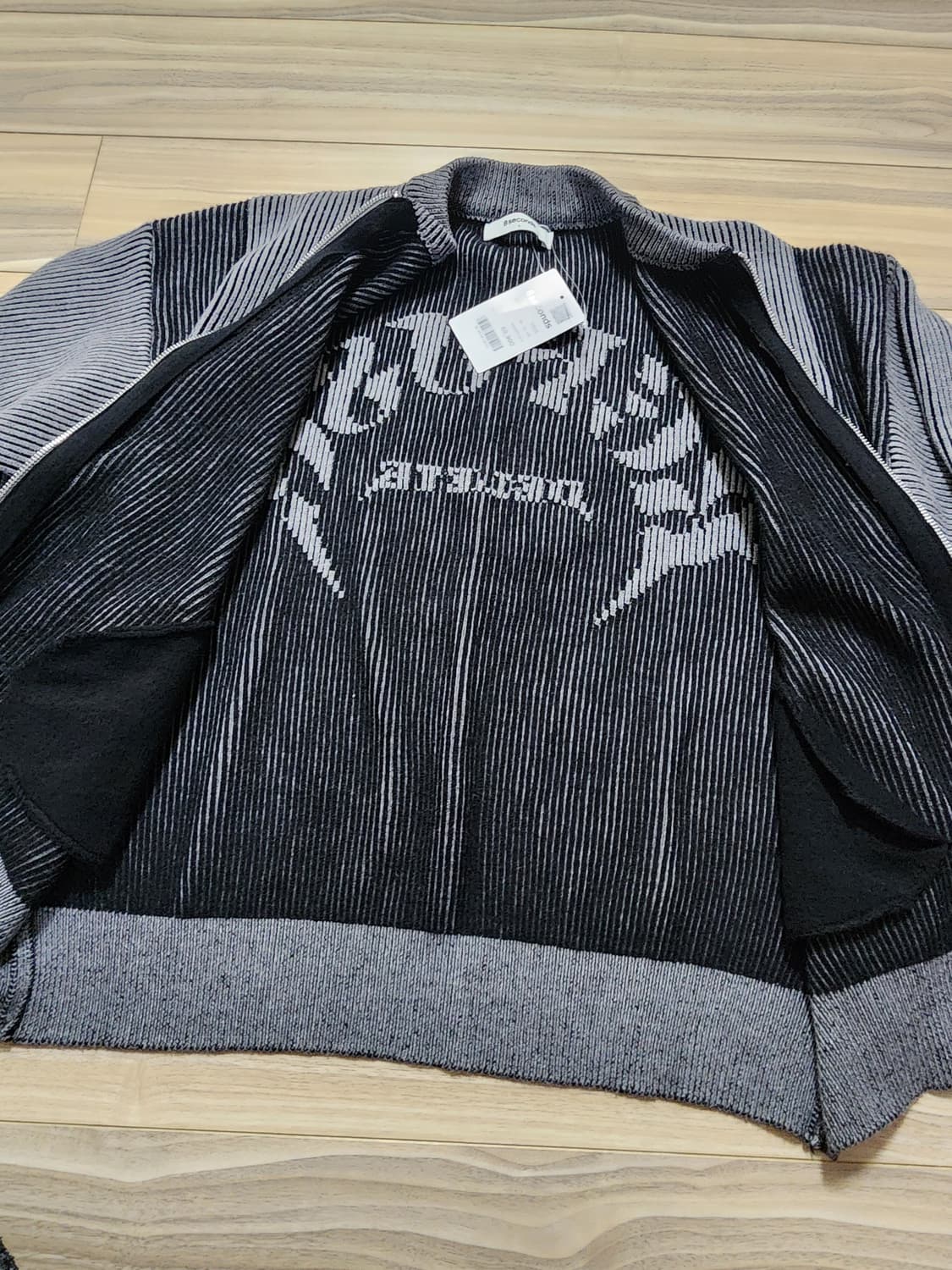 에잇세컨즈레터링니트집업가디건그레이L 상품이미지3