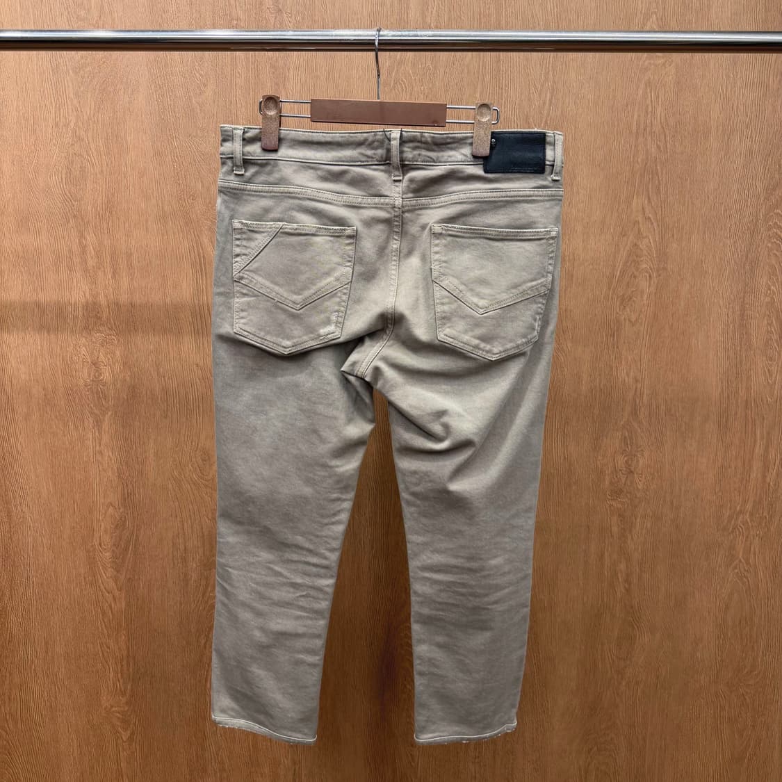 쟈딕 앤 볼테르 팬츠 워싱 스크래치 해골 스터드 슬림 테이퍼드핏 베이지 상품이미지3