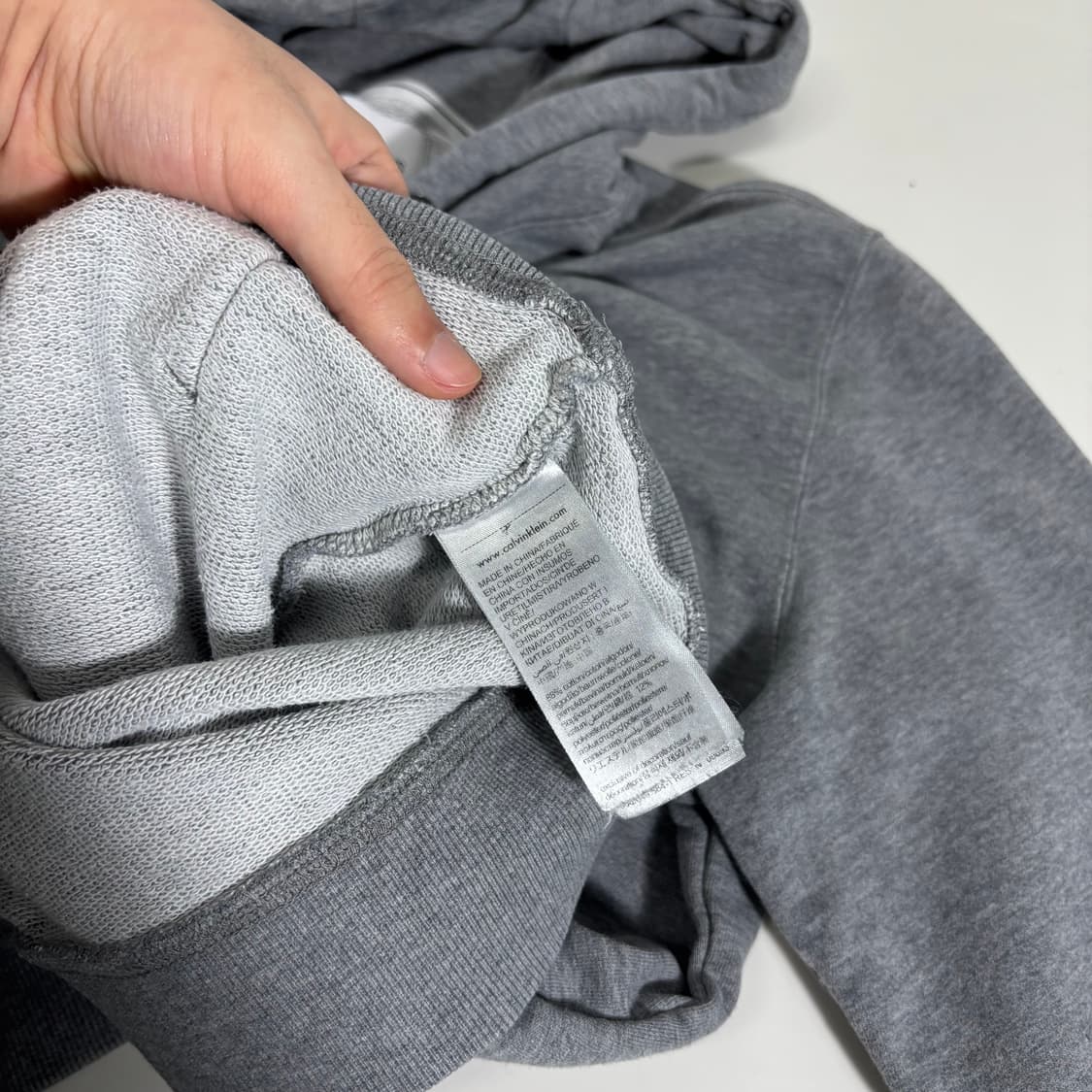 L CK 캘빈클라인 그레이 백로고 후드티 상품이미지4