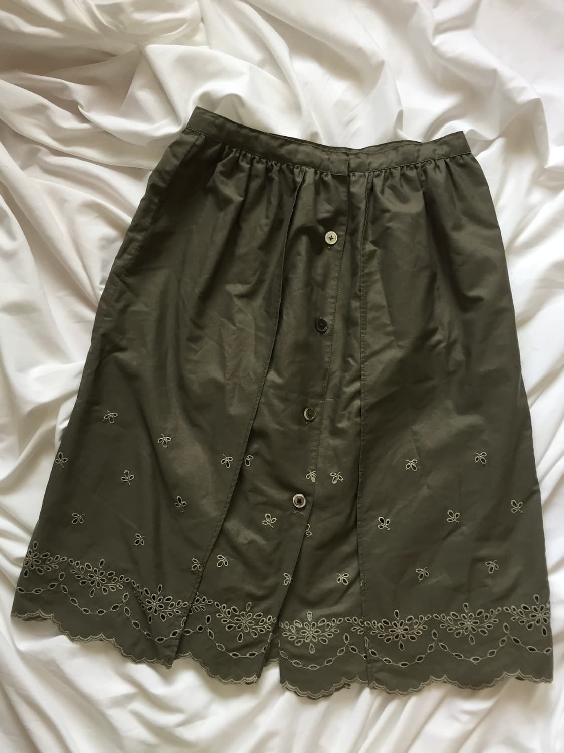 모리걸 꽃펀칭 단추스커트 상품이미지2