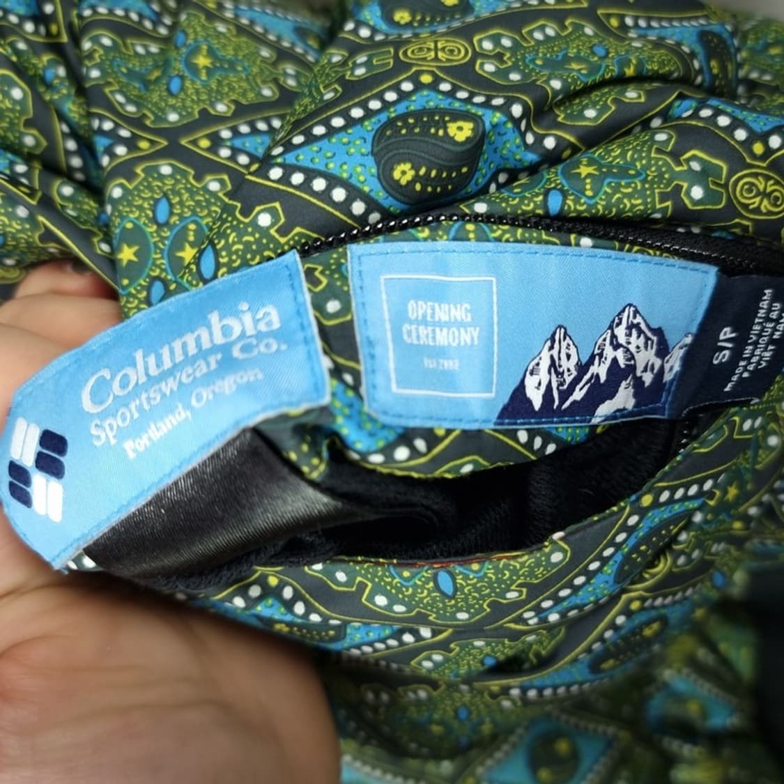 [오프닝세레머니 X 컬럼비아] 에스닉 패턴 리버시블 패딩 P01366 상품이미지8