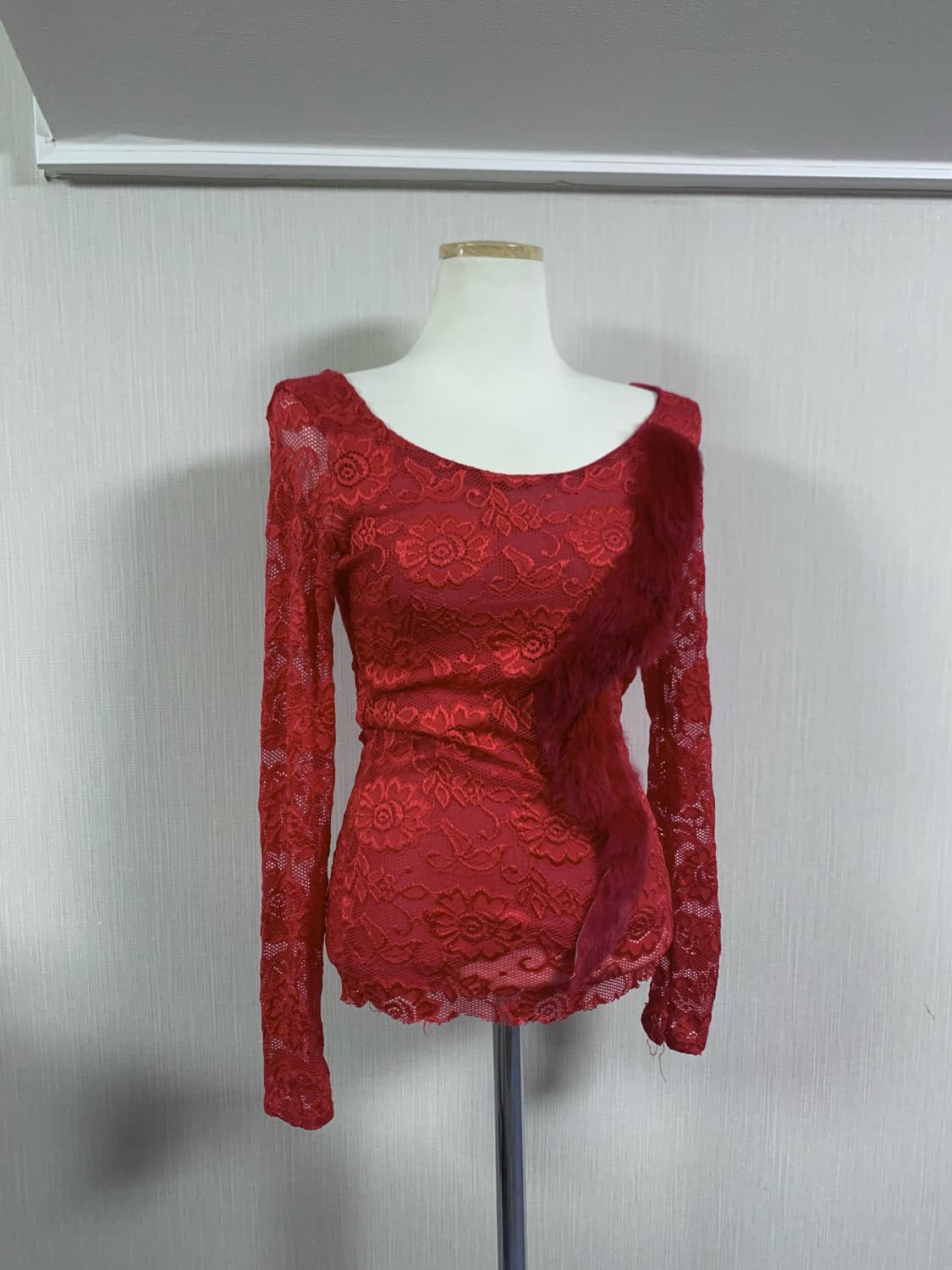 Red Lace Top with Fur Detail 상품이미지3