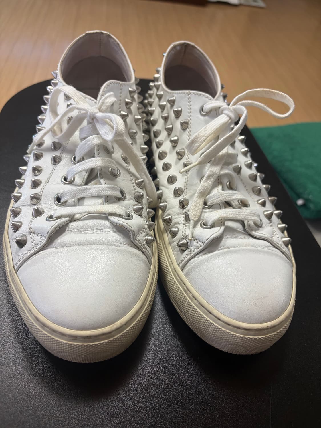 젠치 스터드 스니커즈260 상품이미지1