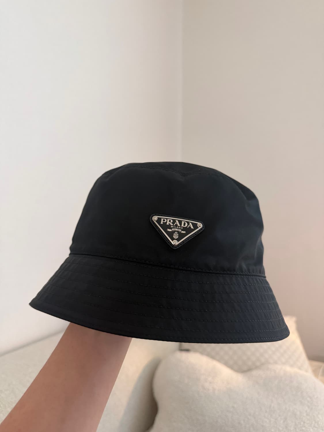 프라다 나일론 버킷햇 라지 상품이미지1
