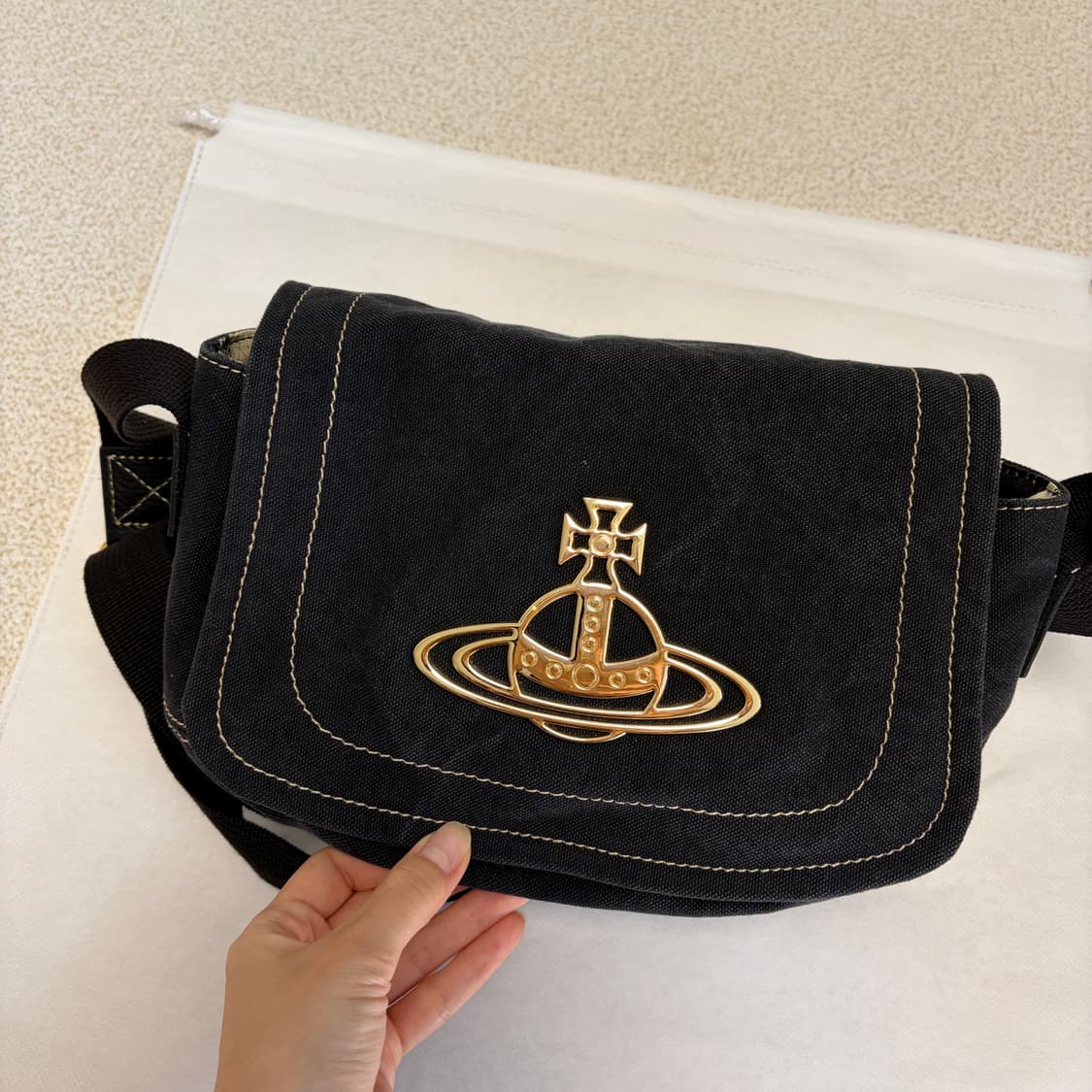 비비안웨스트우드 캔버스 크로스 숄더백 상품이미지2