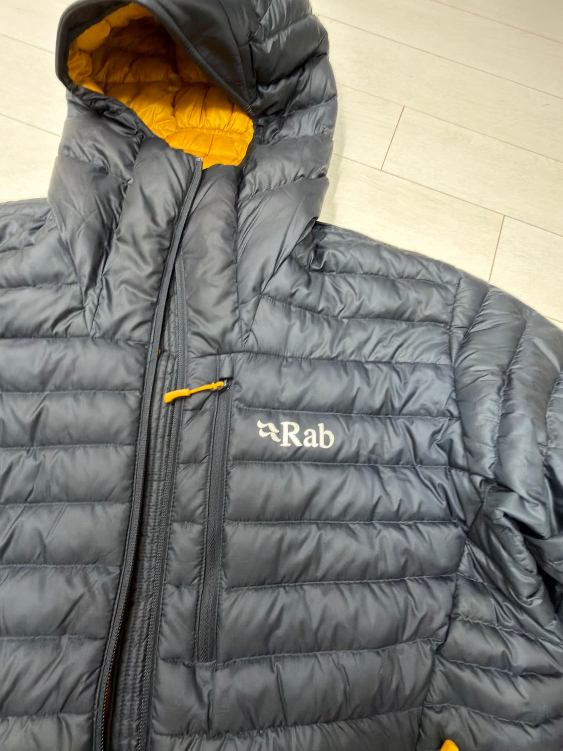 RAB 경량 패딩 L 사이즈  상태 9.0/10  사진 찍고 절대 안입습 상품이미지4