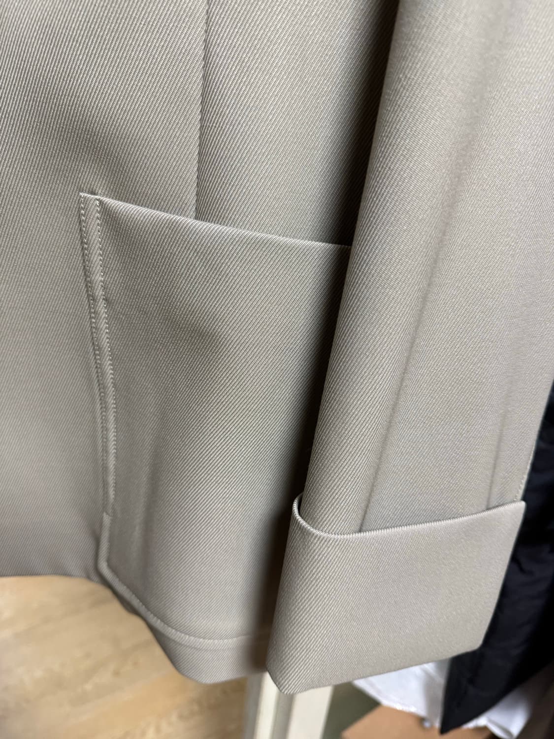 솔리드옴므 커프스 턴업 블레이저 (S223CJ03518G)_46 상품이미지4