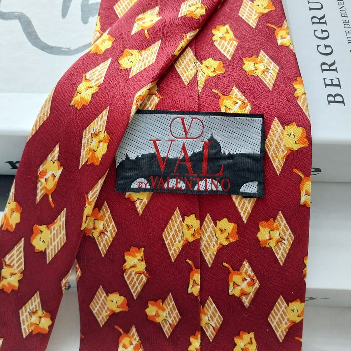 발렌티노 실크 와인 플라워 자카드 넥타이 9.9cm A+등급 K1482
 상품이미지6