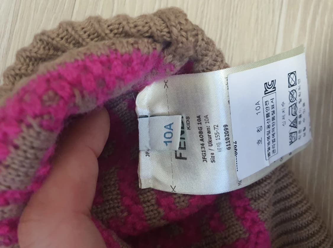 성인44가능)정품 펜디 니트 투피스 세트 상품이미지3