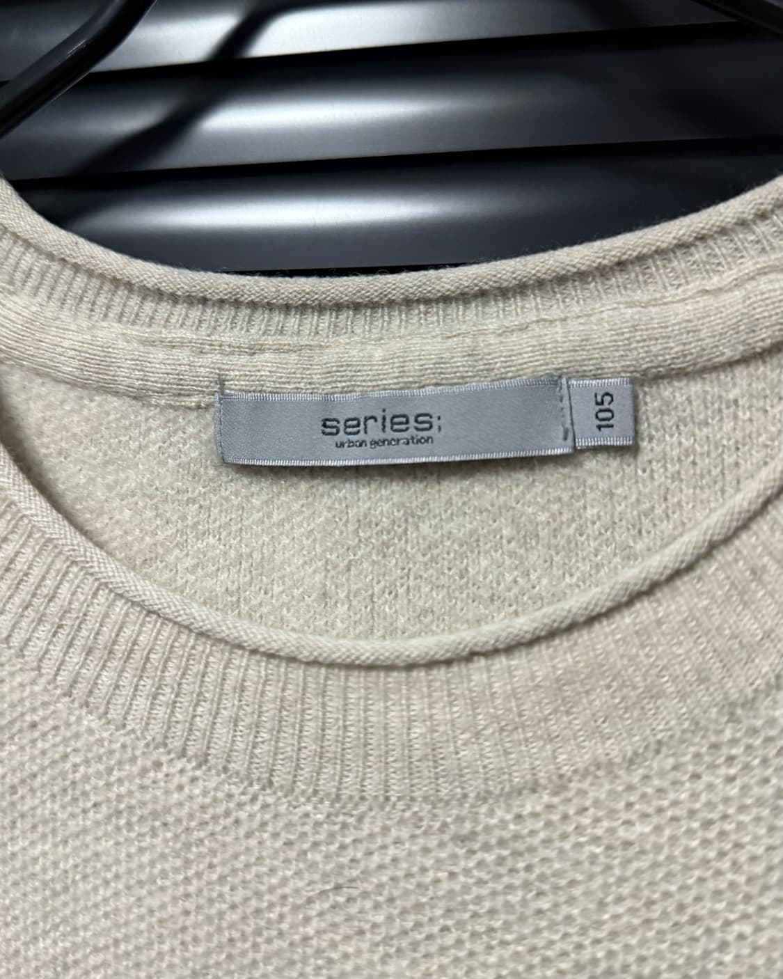 SERIES 시리즈 울 베이지 아이보리 컷팅 말린 넥 라인 니트 스웨터 상품이미지7