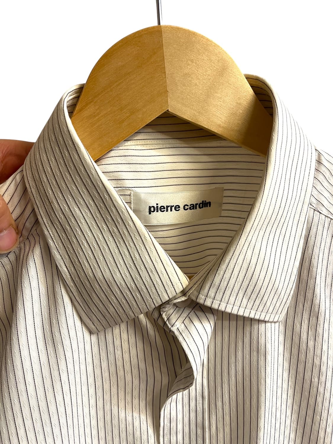 피에르 가르뎅 화이트 핀스트라이프 셔츠 상품이미지3