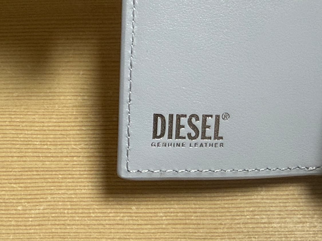 디젤 1DR 트라이폴드 코인 XS 파스텔 블루 상품이미지10