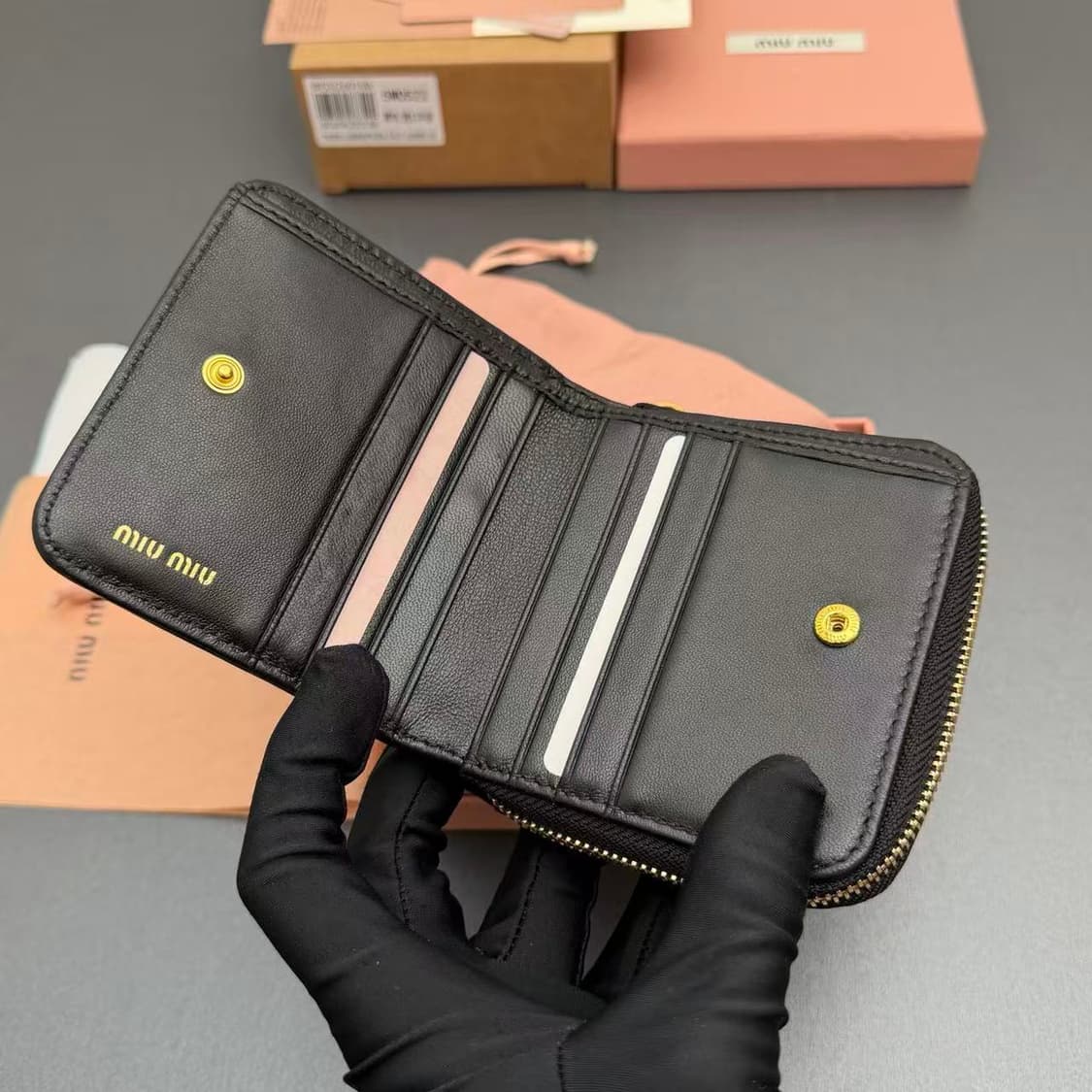 미우 미우 마테라쎄 나파 가죽 동전 지갑 블랙 상품이미지5