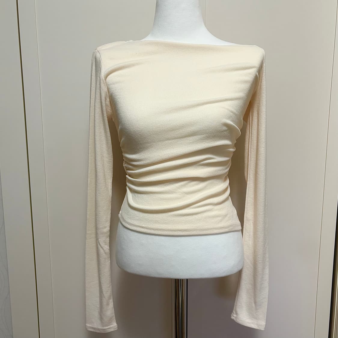 아이보리 셔링 긴팔 티셔츠 55사이즈 (새상품) 상품이미지1