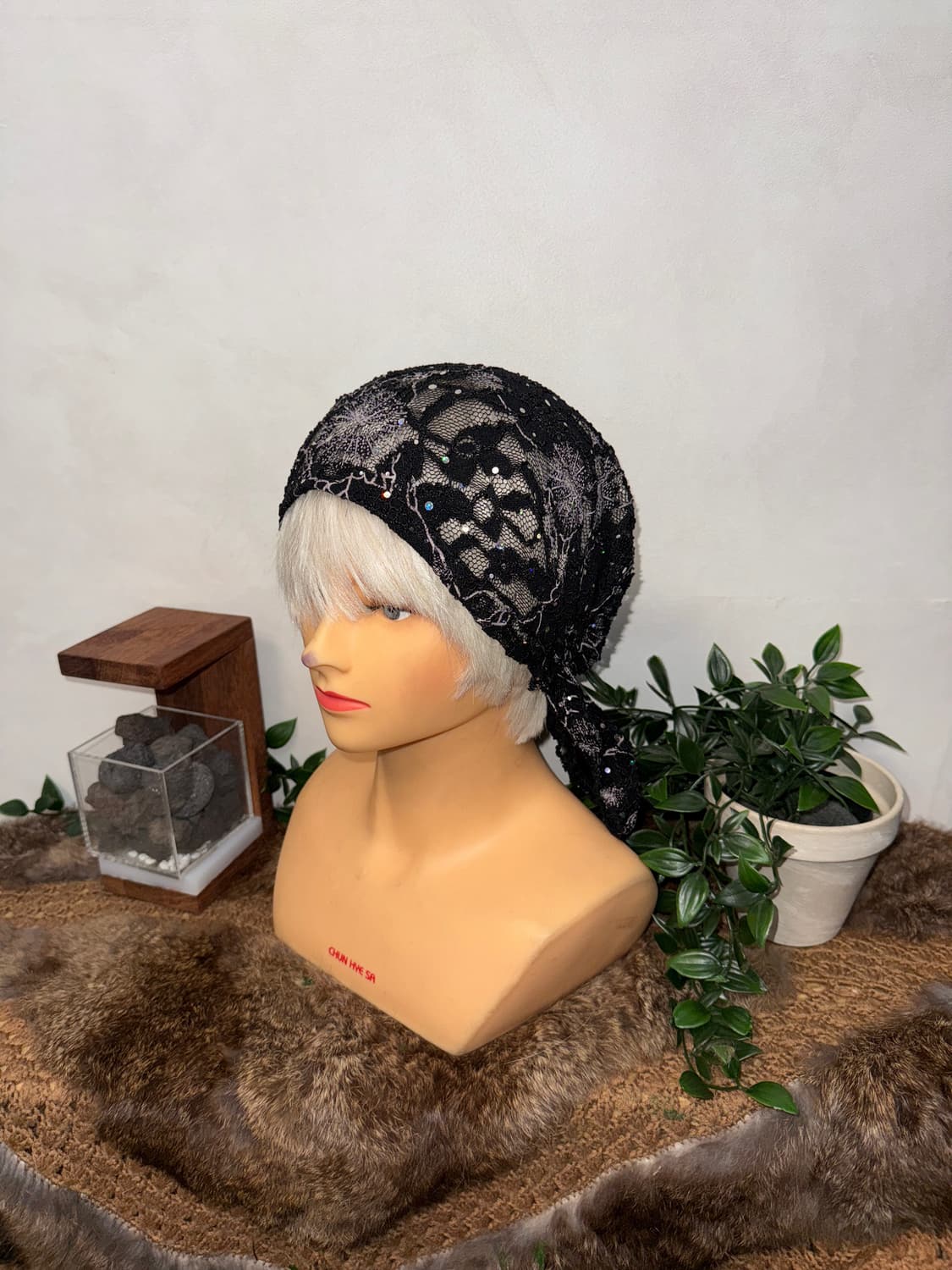 Black oriental floral spangled lace 비니 상품이미지1