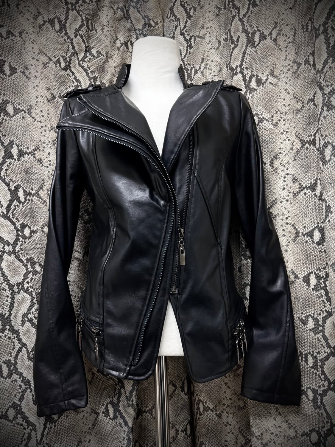 V-Kei Draped Fake Leather 2-Zip Detail J 상품이미지1