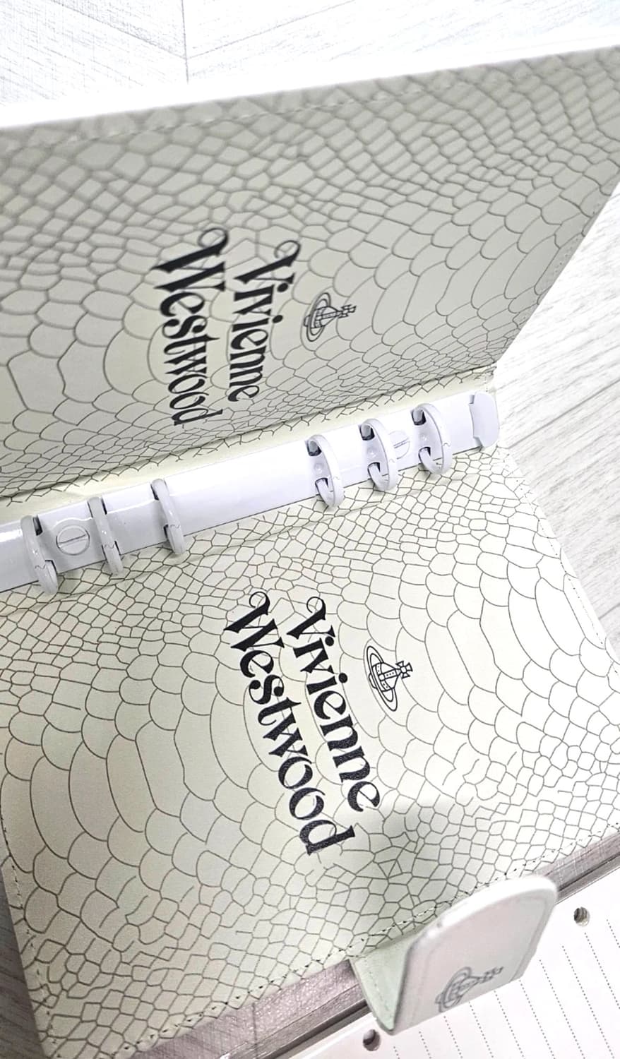 비비안웨스트우드 뱀피 6공 다이어리 아이보리 상품이미지3