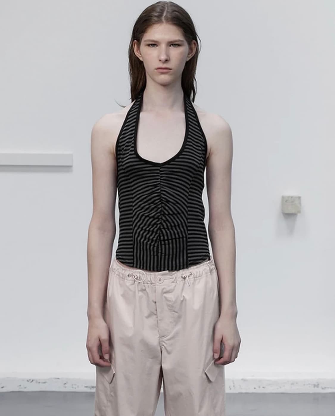 세릭 Stripe halter neck sleeveless 나시 구해요! 상품이미지1