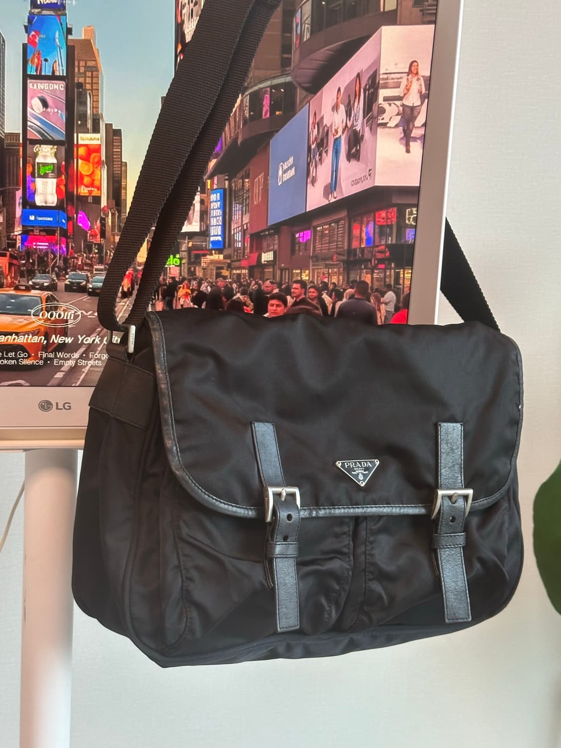 프라다 투버클 포코노 나일론 메신저백 크로스백 상품이미지3