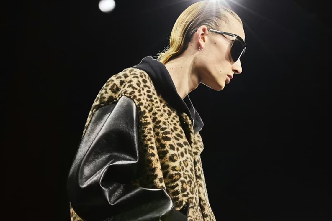 셀린느 AW22 카멜 퍼 레더 레오파드 바시티 자켓 상품이미지2