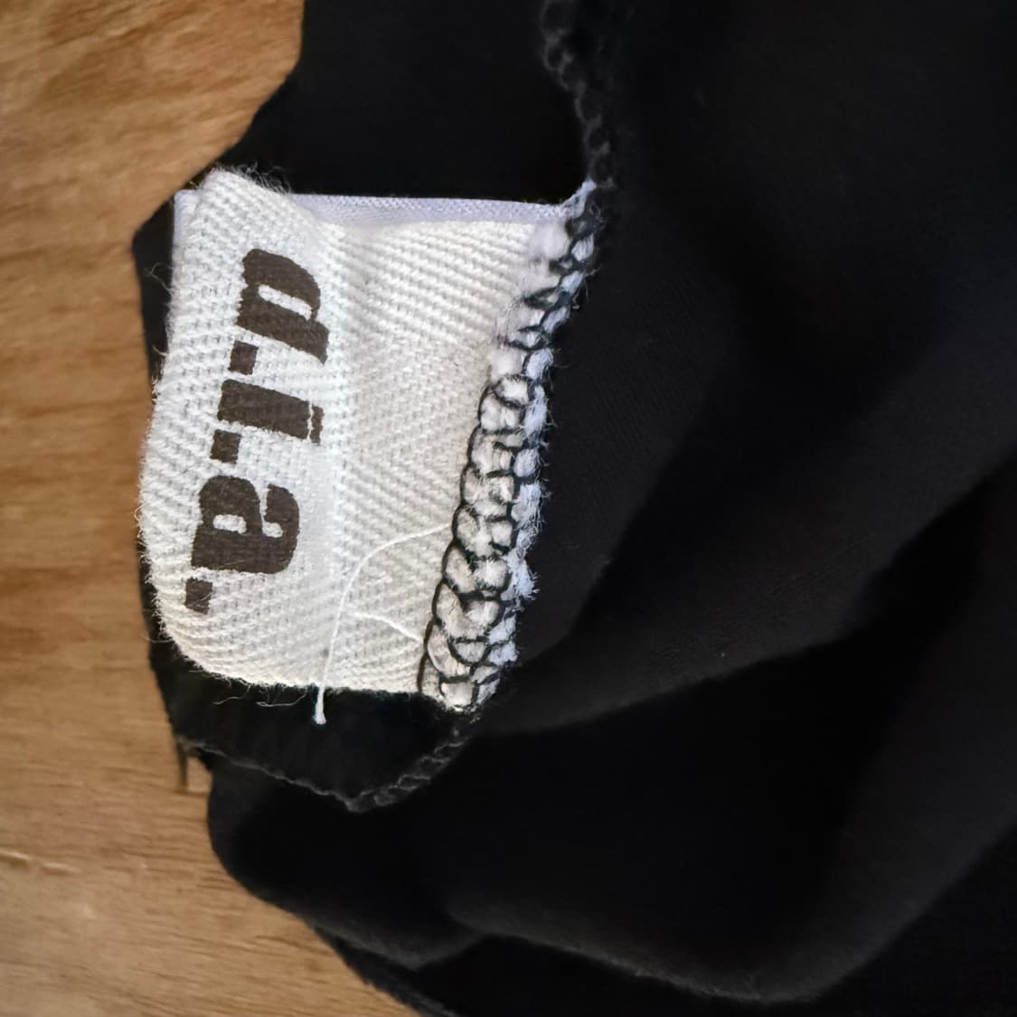 d.i.a 블랙 탑 상품이미지2