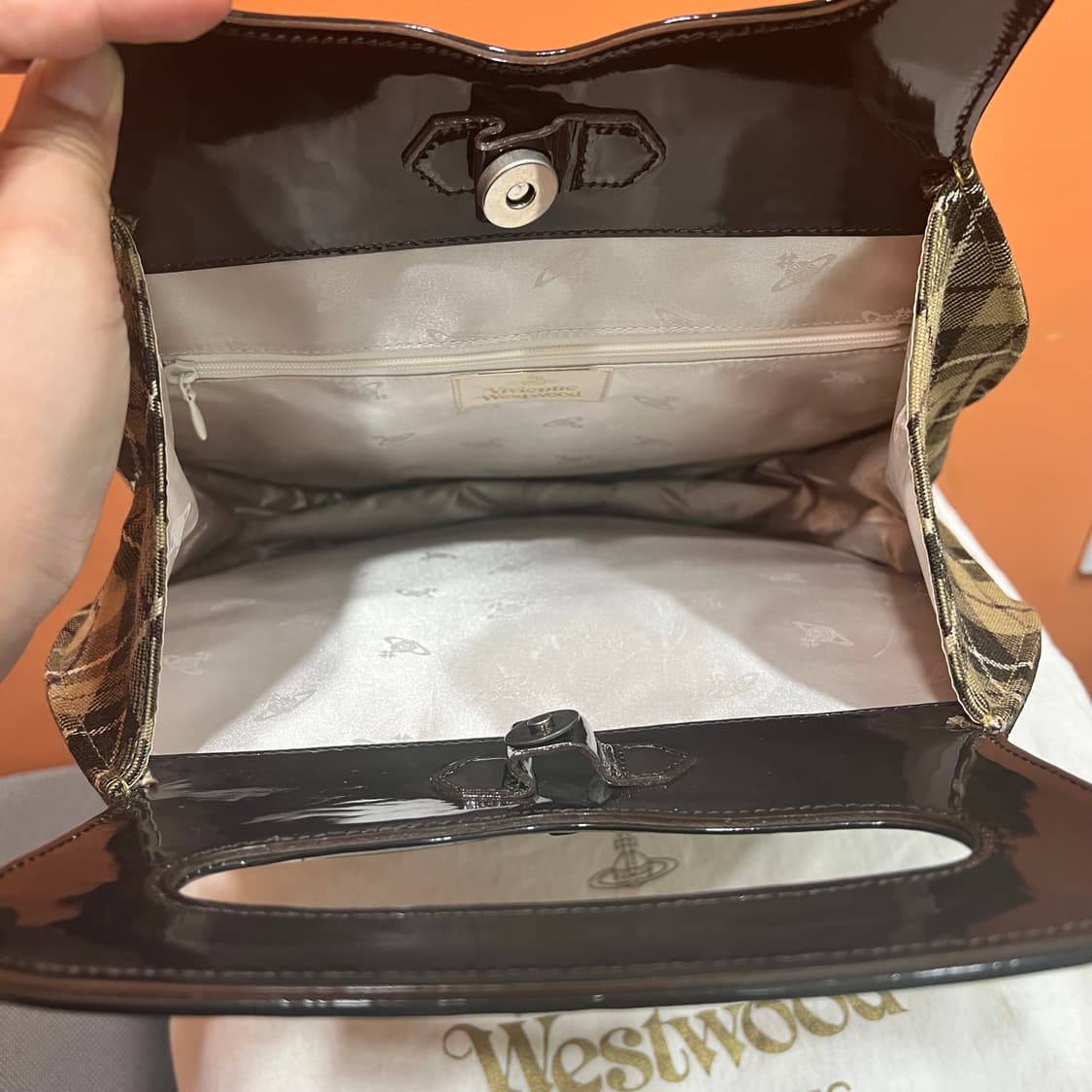 [정품] 비비안웨스트우드 타탄체크 캔버스 리얼 송치 토트백 상품이미지5