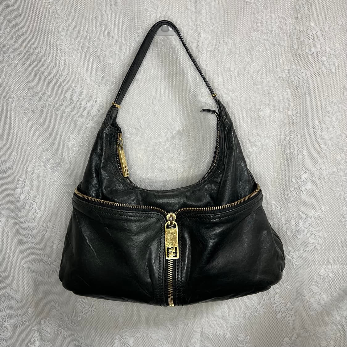 펜디 블랙 레더 호보백 상품이미지1