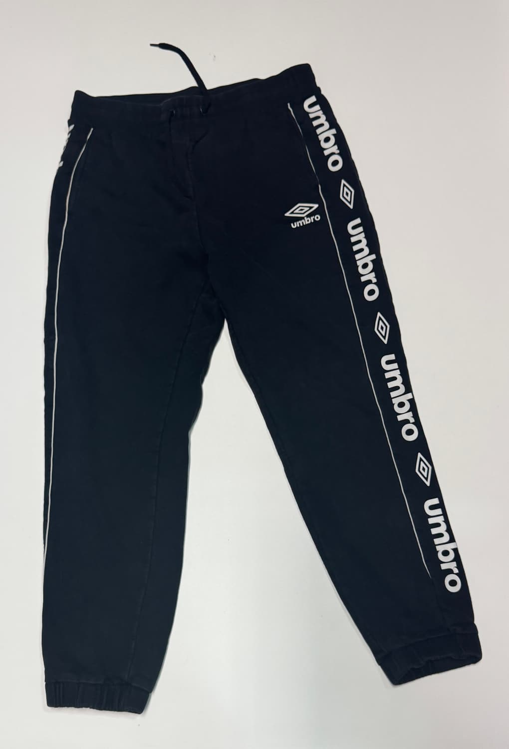 엄브로 Umbro 사이드 스펠로고 트레이닝 조거팬츠 상품이미지1