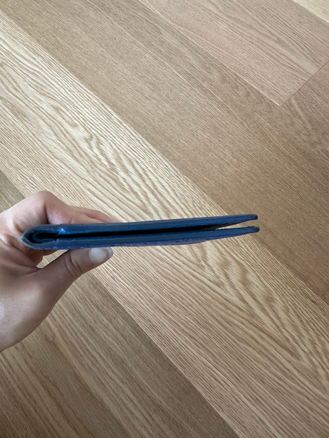 팔라스 P 엠보스 빌 폴드 지갑 네이비 블루 - 21FW 상품이미지5