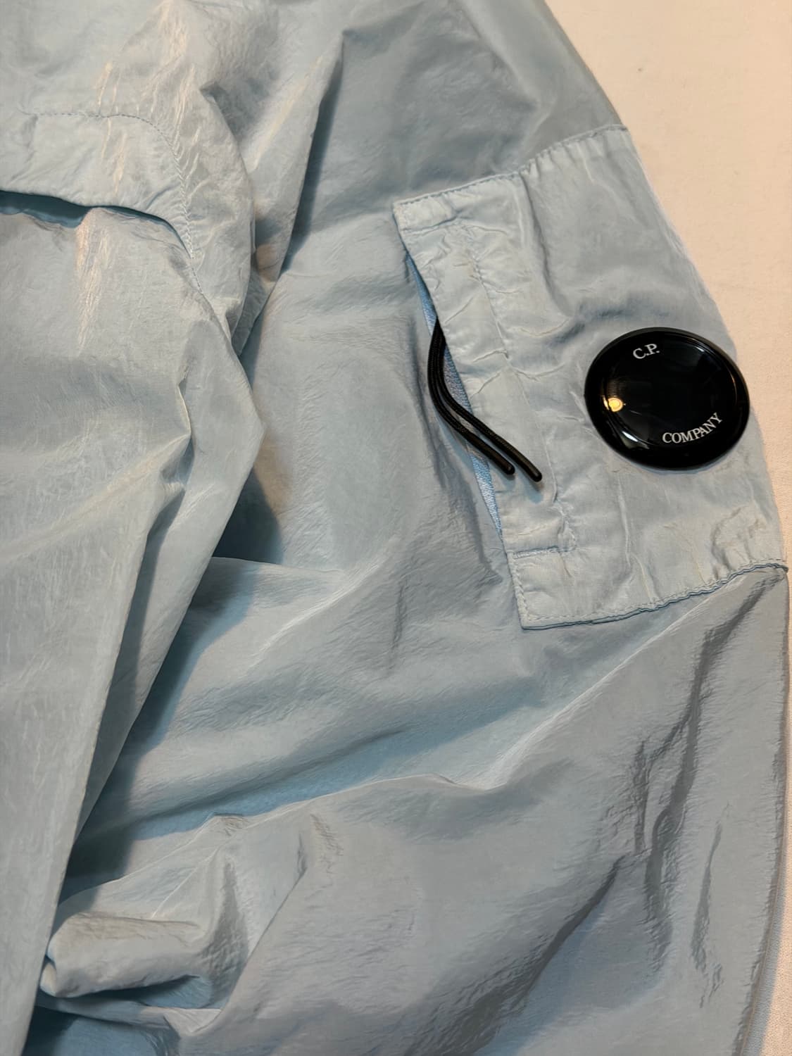 CP 컴퍼니 23FW 크롬 R 가먼트다잉 렌즈 바람막이 스카이블루 상품이미지3