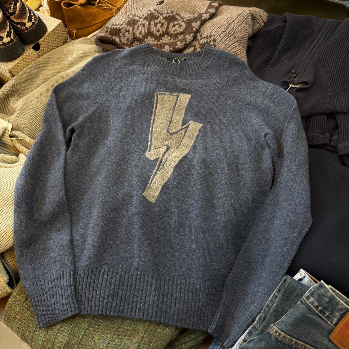 DKNY JEANS  라이트닝 심볼 니트 스웨터 상품이미지1