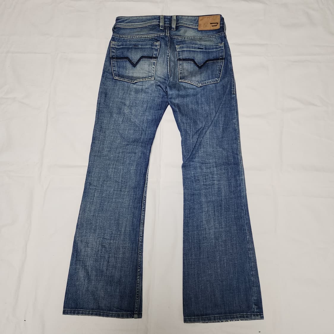 DIESEL ZATHAN 디젤 워시드 플레어 부츠컷 데님팬츠 상품이미지2