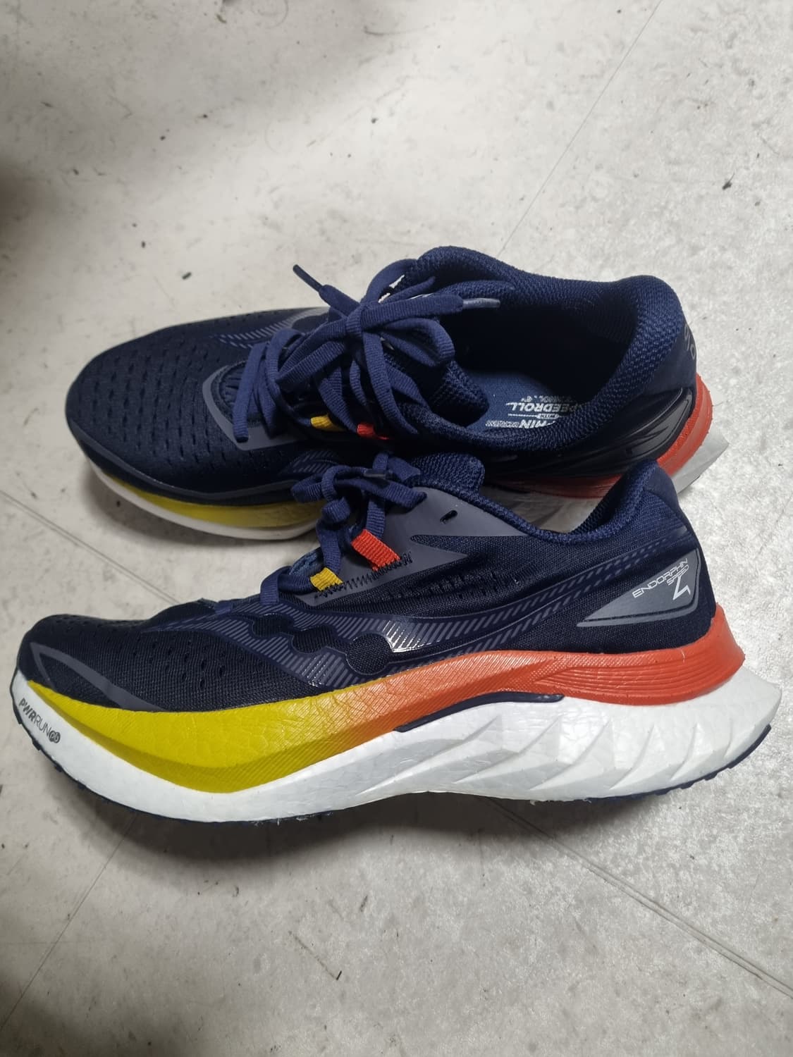 써코니 앤돌핀 스피드4 러닝화  상품이미지2