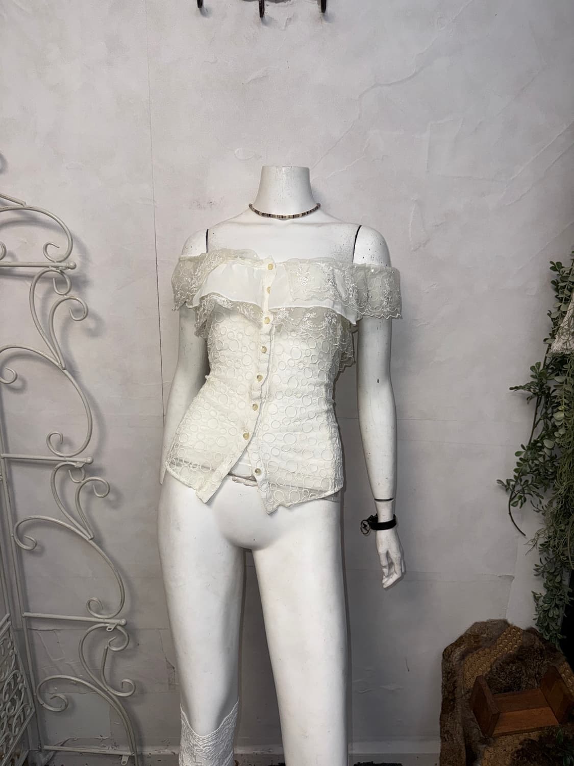 Egoist ivory back laceup off shoulder bl 상품이미지6