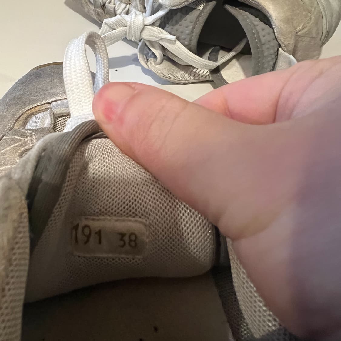 아크네 맨하탄 더티 스니커즈 상품이미지6