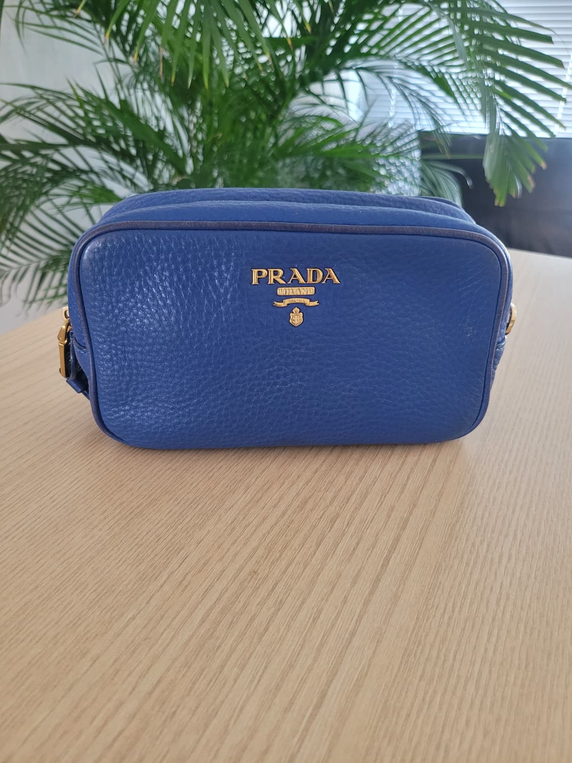 🏷️ PRADA 당신의 일상을 특별하게 만드는 '프라다 로얄 블루' 파 상품이미지1