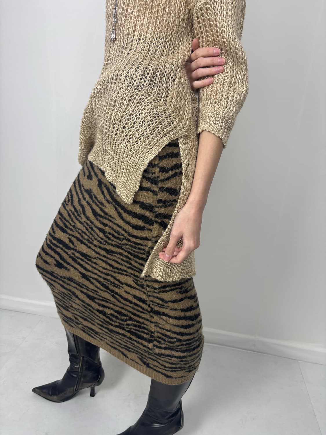 ASYMMETRIC LOOSE KNIT 상품이미지3