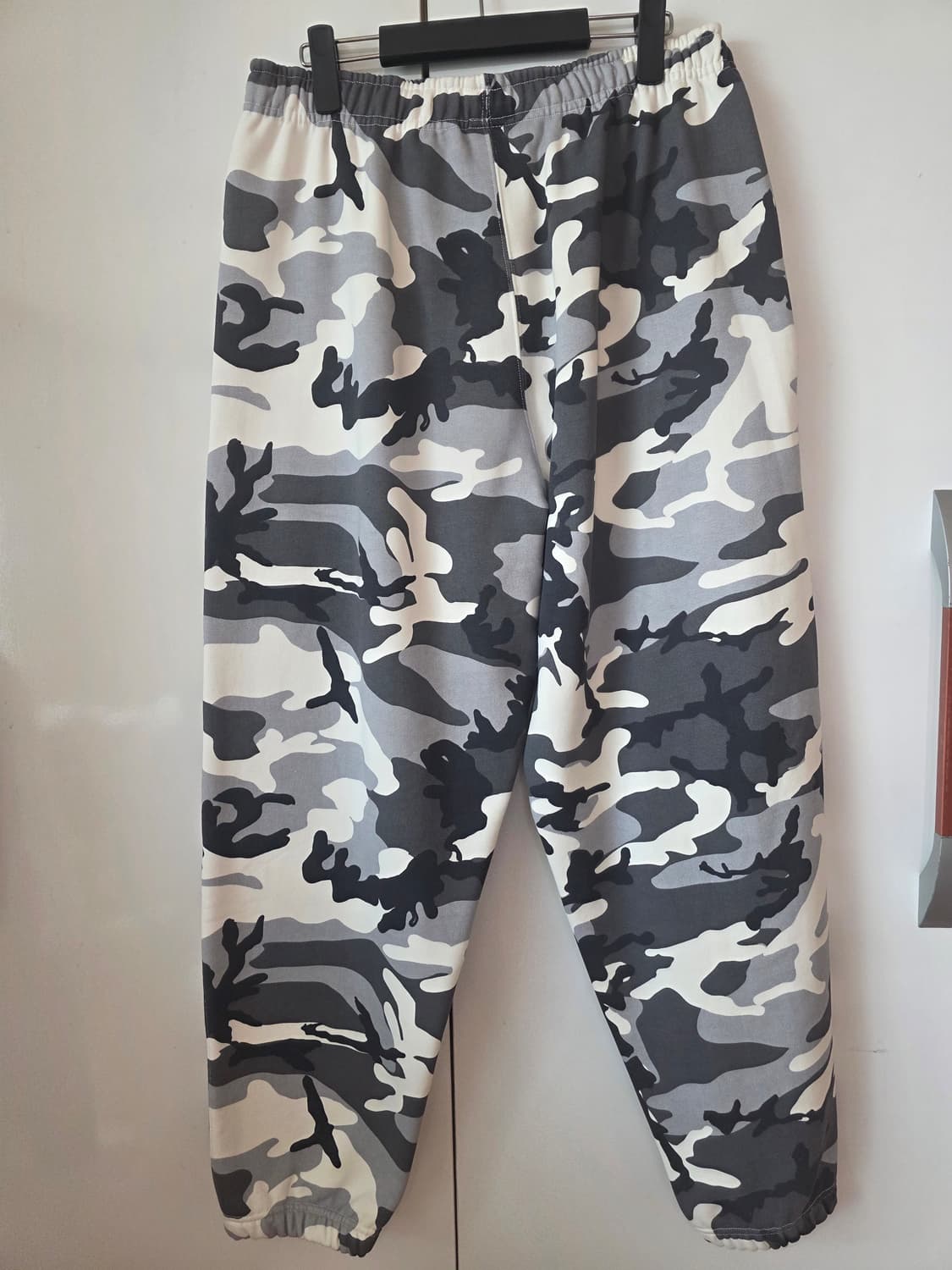 나이키 NRG 솔로 스우시 플리스 팬츠 세일 화이트 카모 - US/EU 상품이미지2