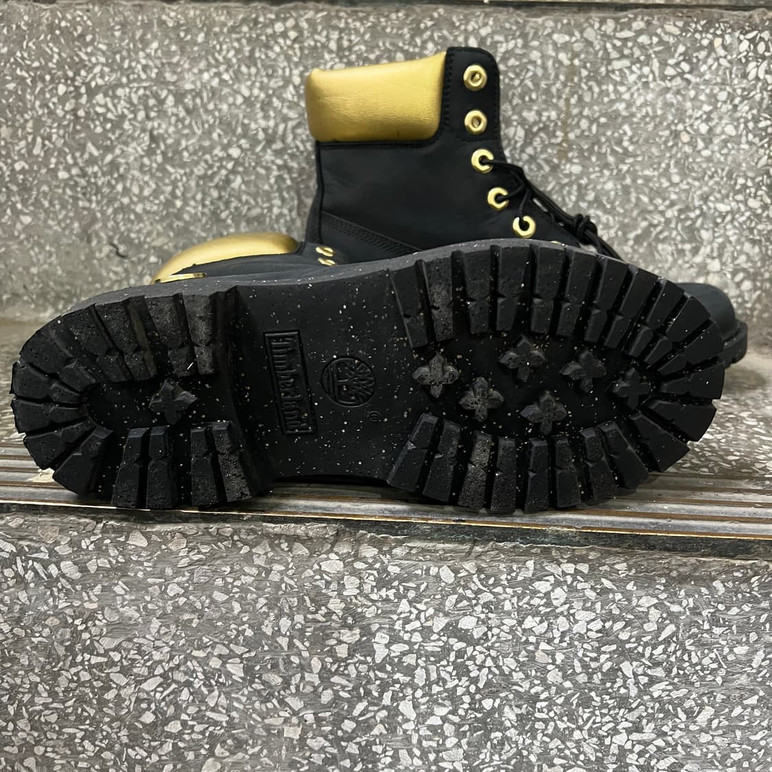 팀버랜드 헤리티지 6인치 블랙 누벅 부츠 상품이미지7