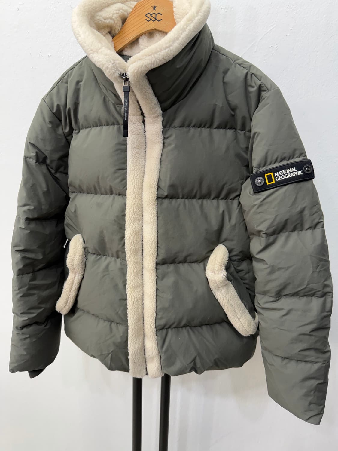 정품) 내셔널지오그래픽 여성 오버핏 양털패딩 XS 상품이미지3